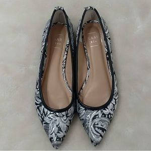 KAARI black and silver size 7 flat.